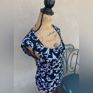 White House Black Market Black & White Floral Sleeveless Top